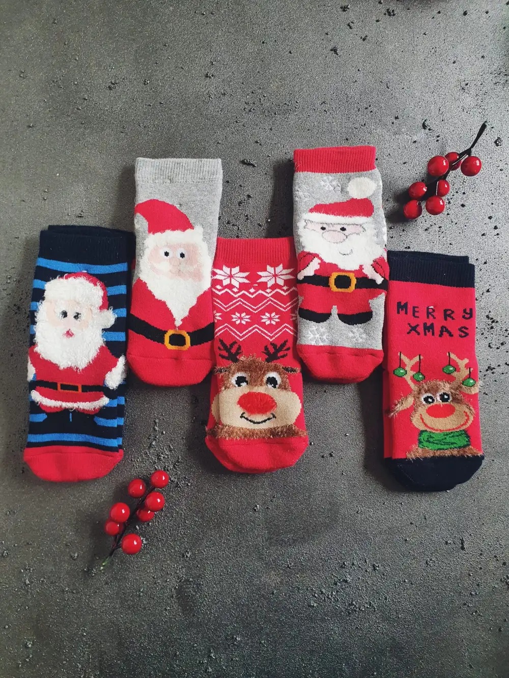 Yılbaşı Çocuk Çorap Çizgili Geyikli Noel Baba Yeni Yıl Çocuk Çorabı Karışık 1 Adet