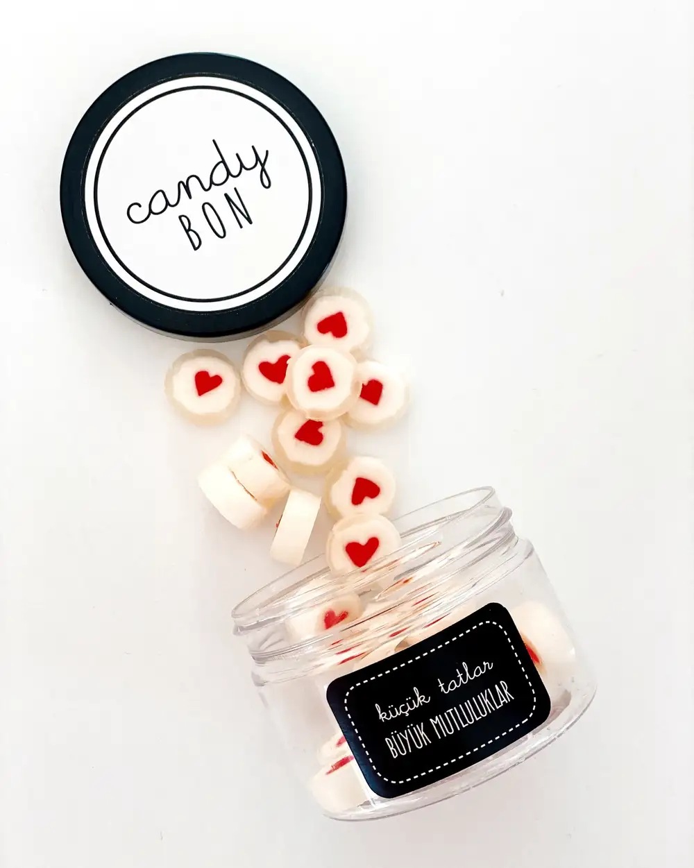 Candybon El Yapımı Kırmızı Kalp Desenli Beyaz Akide Şekeri