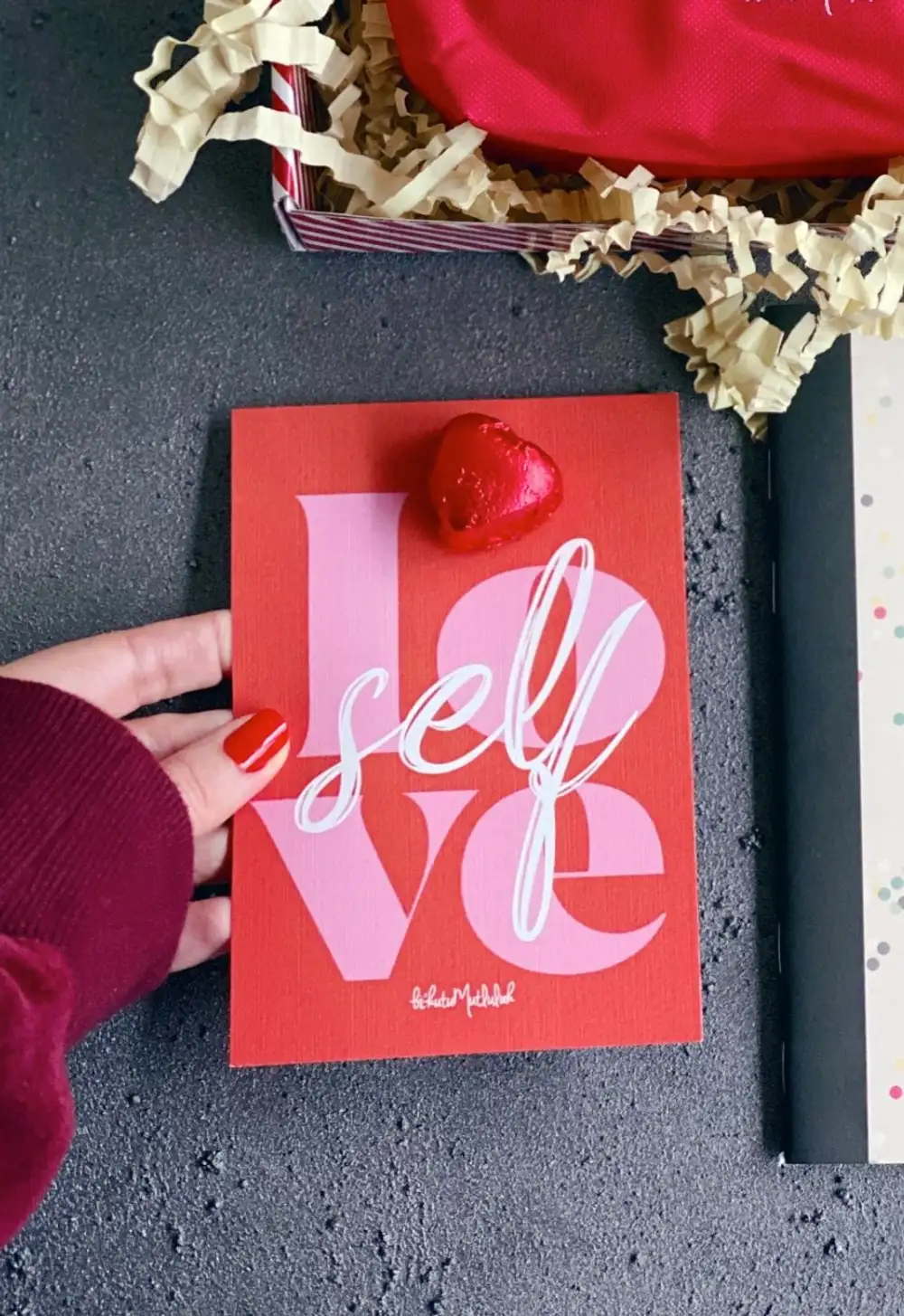 Kalpli Çikolata ve Self Love Motto Kartı Kartpostal
