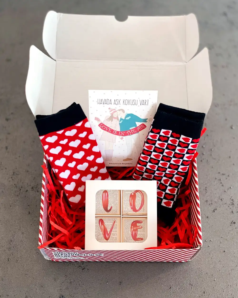 Aşk Dolu Çikolata Sevgili Çorabı Kırmızı Kalp Hediye Kutusu