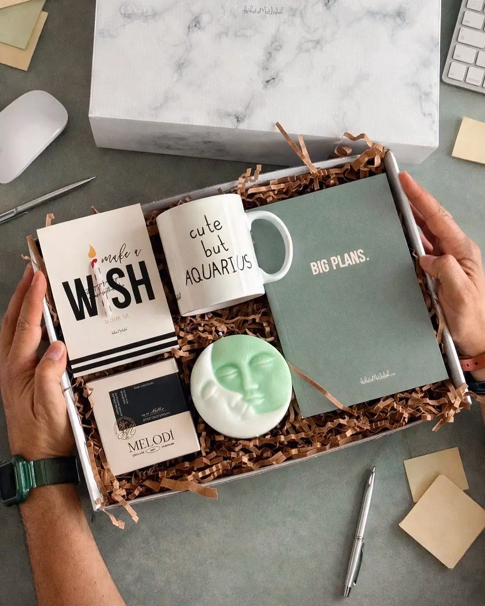 Bir Dilek Tut Kova Burcu Doğum Günü Hediye Kutu Seti