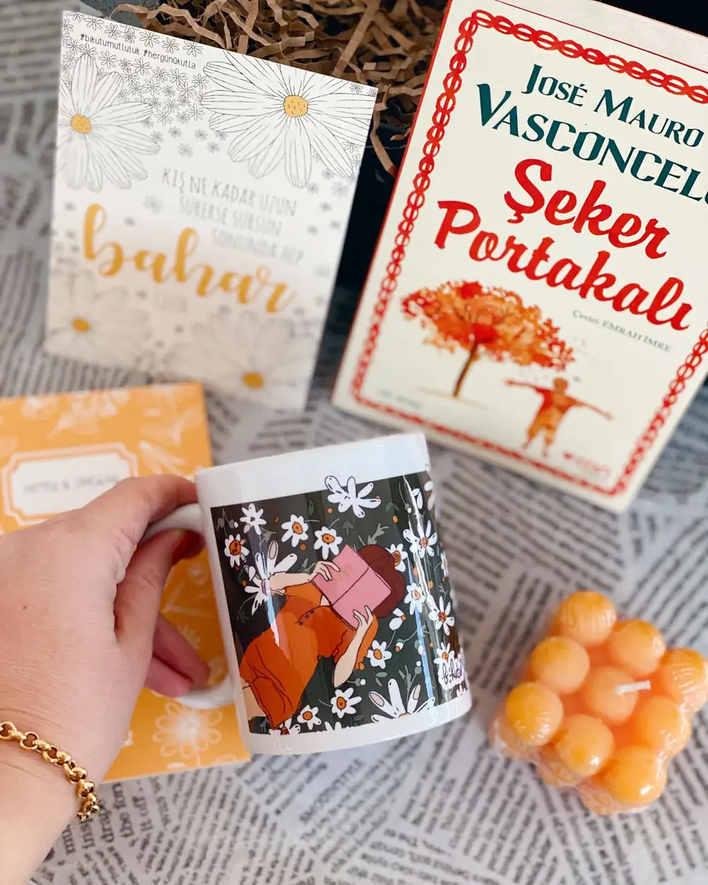 Papatyalı Şeker Portakalı Kitaplı Kadına Hediye Kutusu Seti