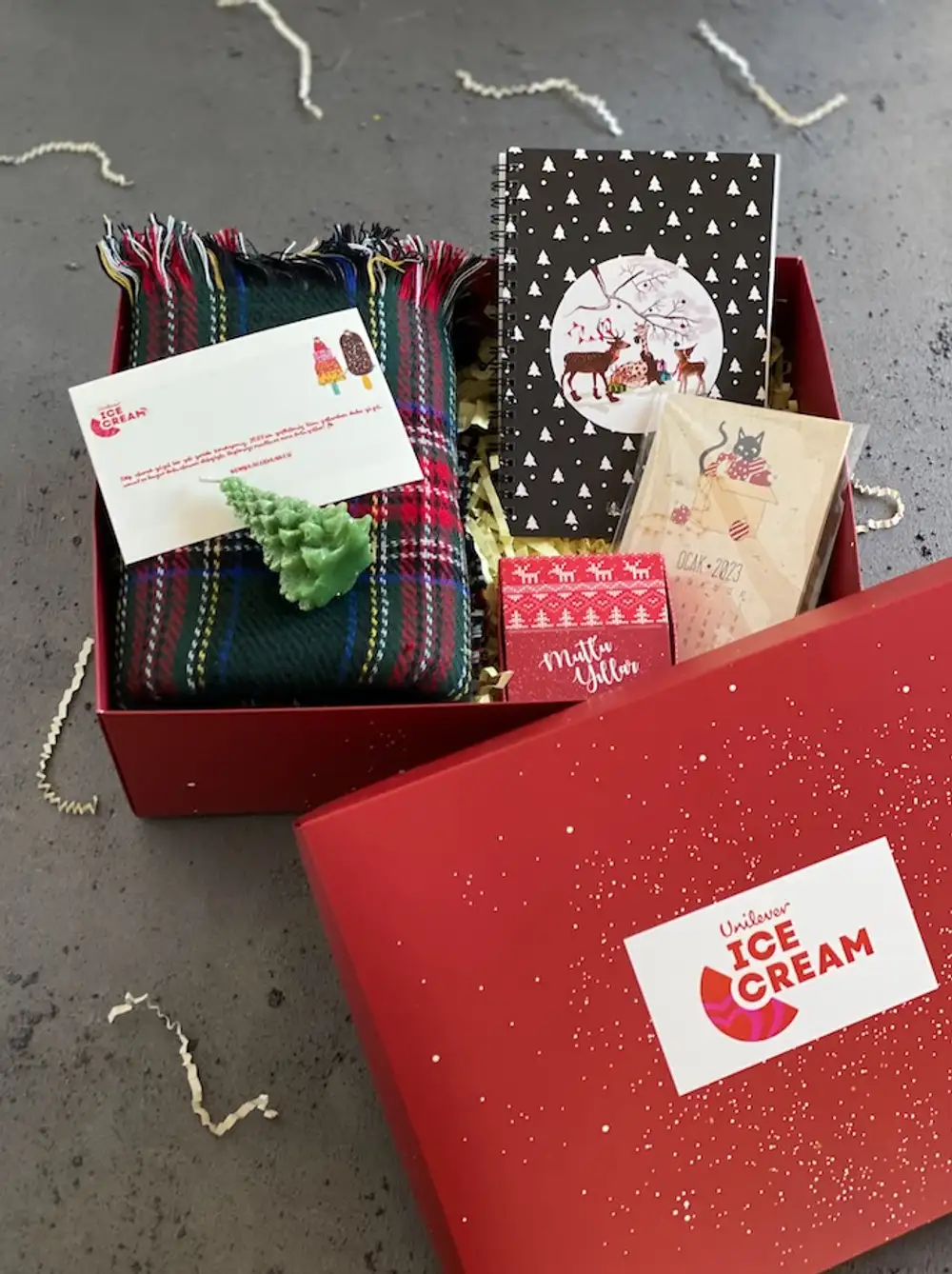 UNILEVER Yılbaşı Kurumsal Hediye Kutusu