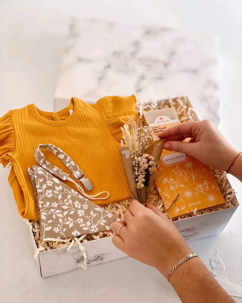 Yenidoğan Bebek Sarı Anne Bebek Hediye Kutusu Seti
