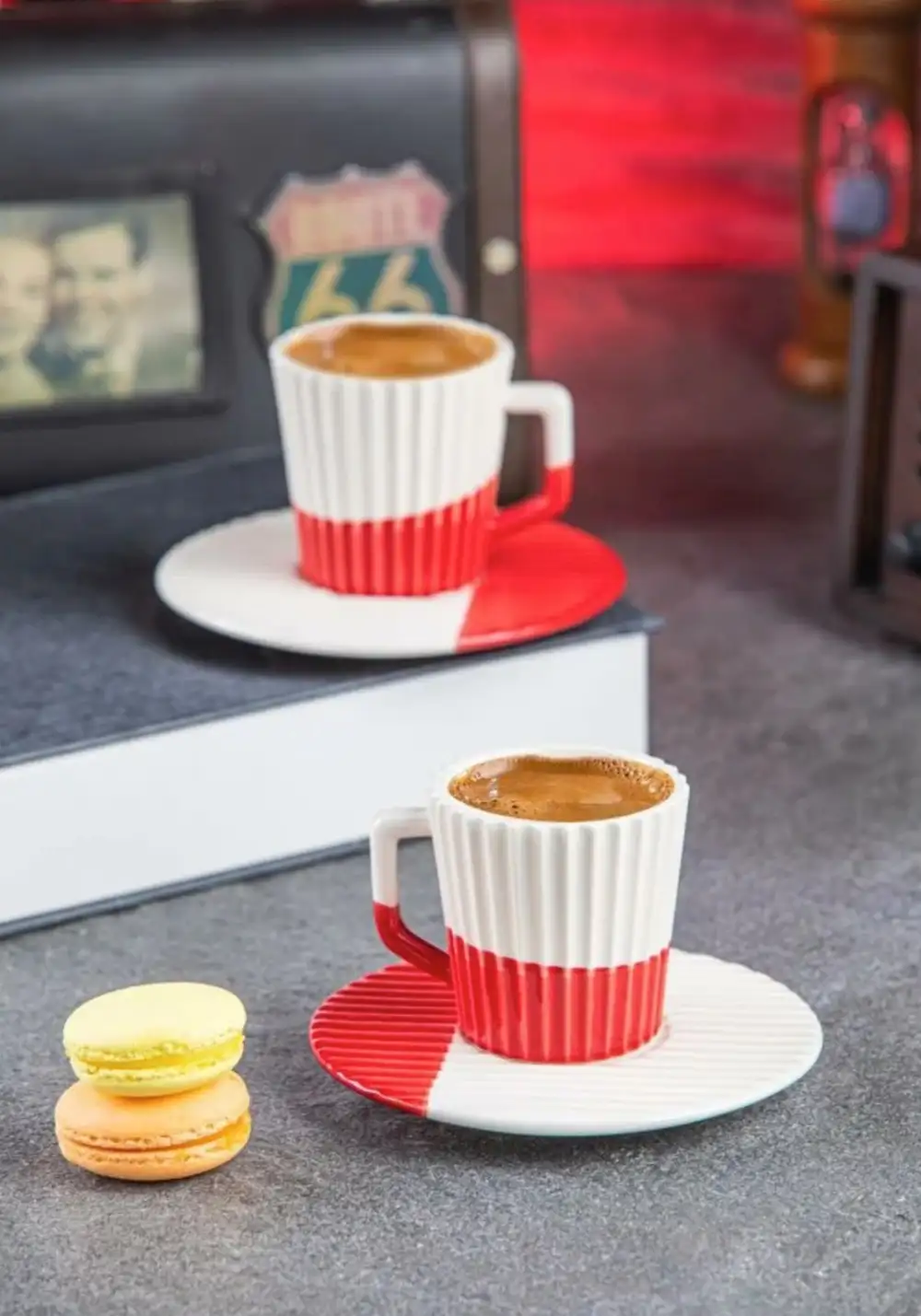 El Yapımı Kırmızı Beyaz Çizgili Türk Kahvesi Fincanı