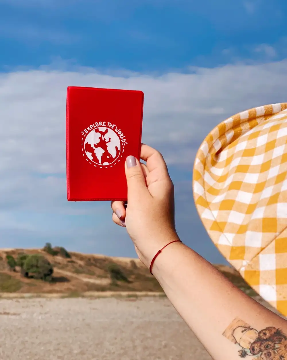 Explore The World Dünya Kırmızı Pasaport Kılıfı