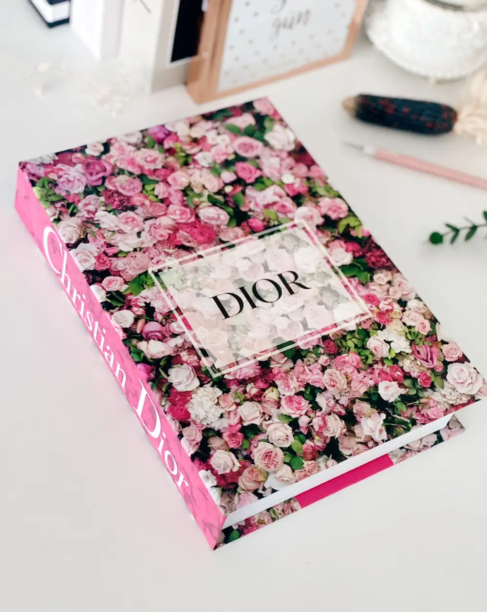 Christian Dior Güllü Zarif Dekoratif Kitap Kutusu