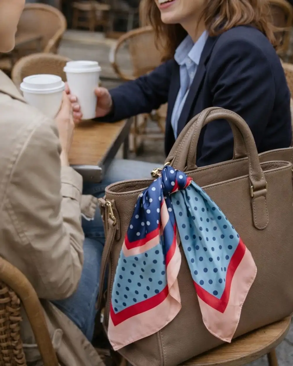 Zarif Puantiyeli Mavi Saten Fular