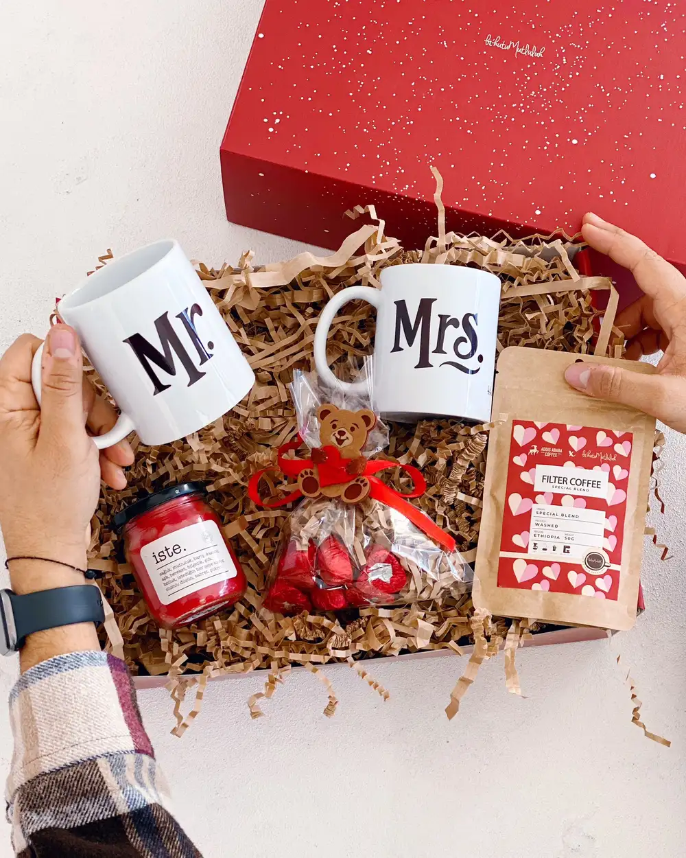 Mr & Mrs Çiftlere Özel Sevgililer Günü Hediye Kutusu Seti
