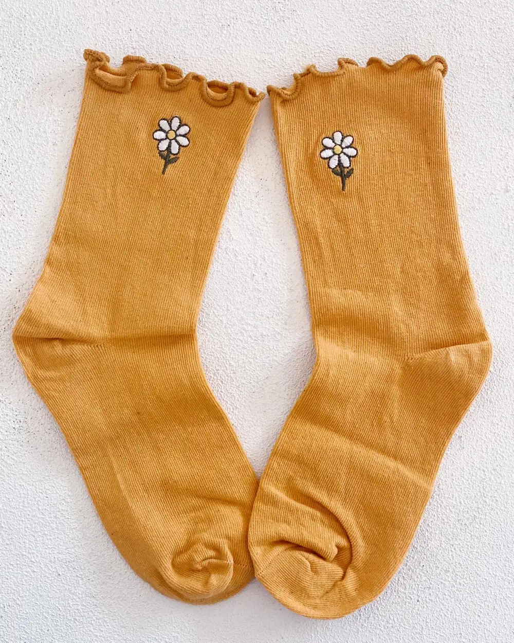Papatya Nakışlı Kore Tarzı Kadın Sarı Soket Çorap