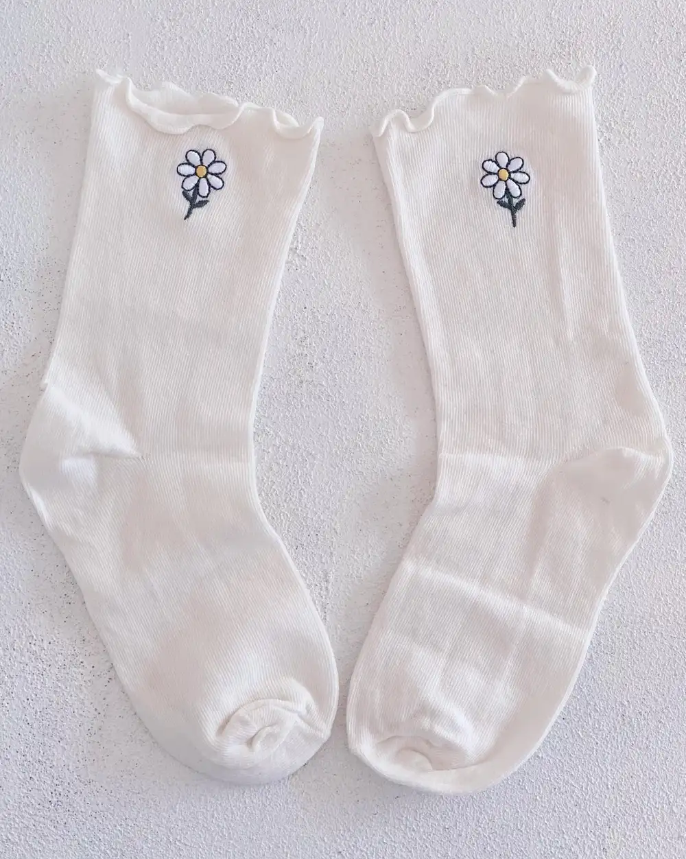 Papatya Nakışlı Kore Tarzı Kadın Beyaz Soket Çorap