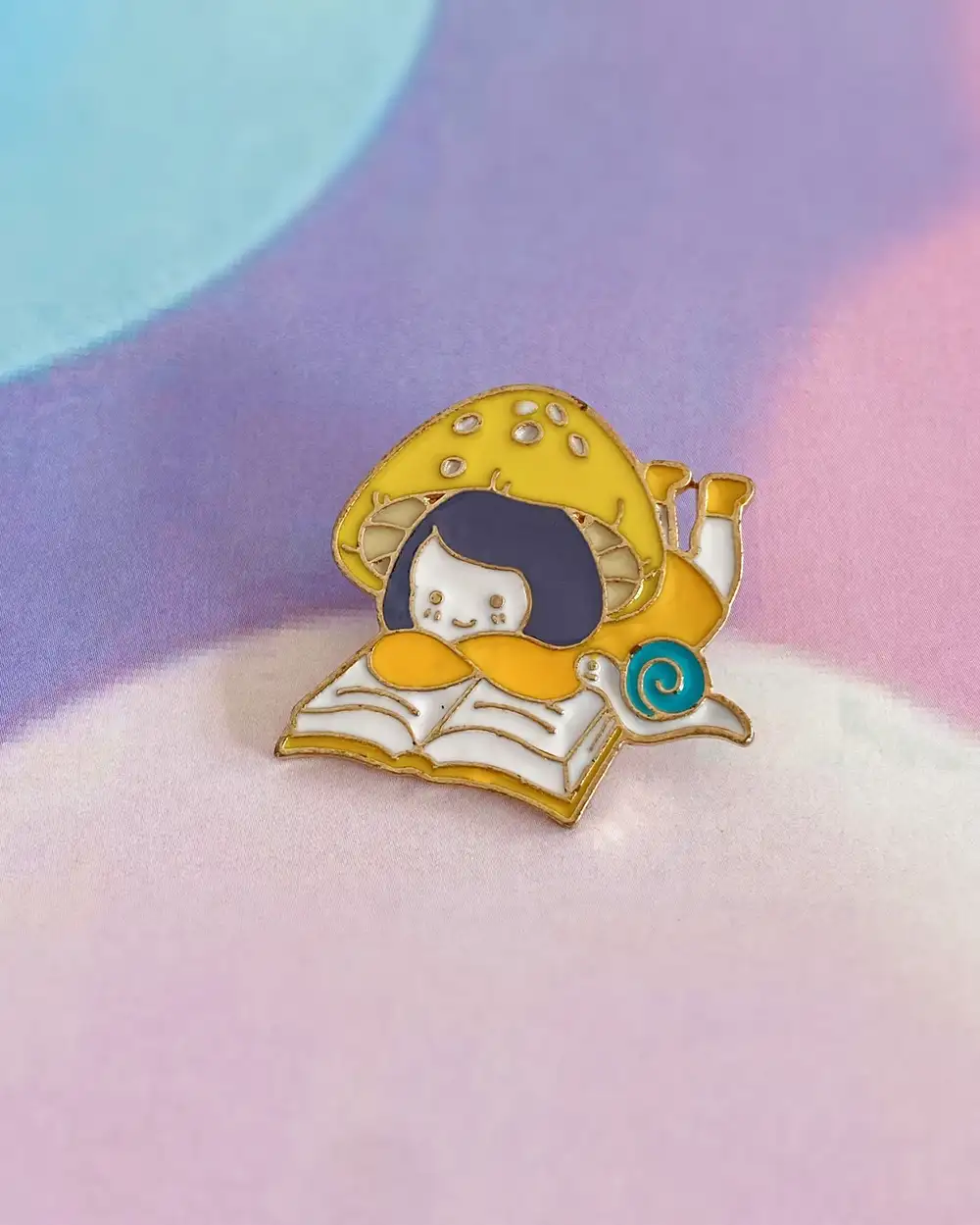 Kitap Kurdu Anime Kızı Pin Rozet