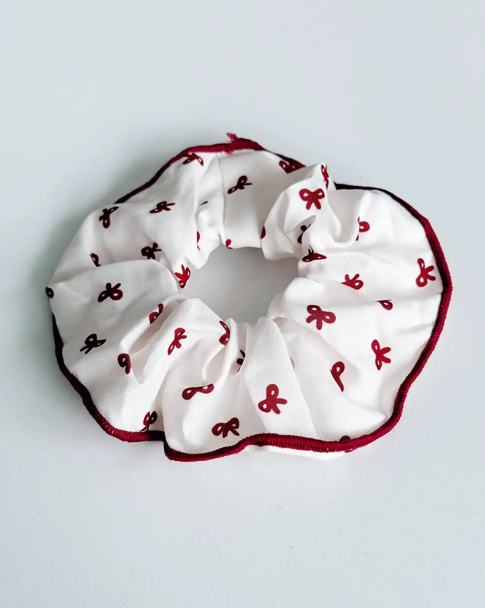 Kırmızı Fiyonklu Simit Toka Scrunchie