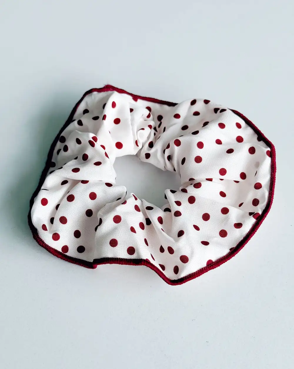 Kırmızı Puantiyeli Simit Toka Scrunchie