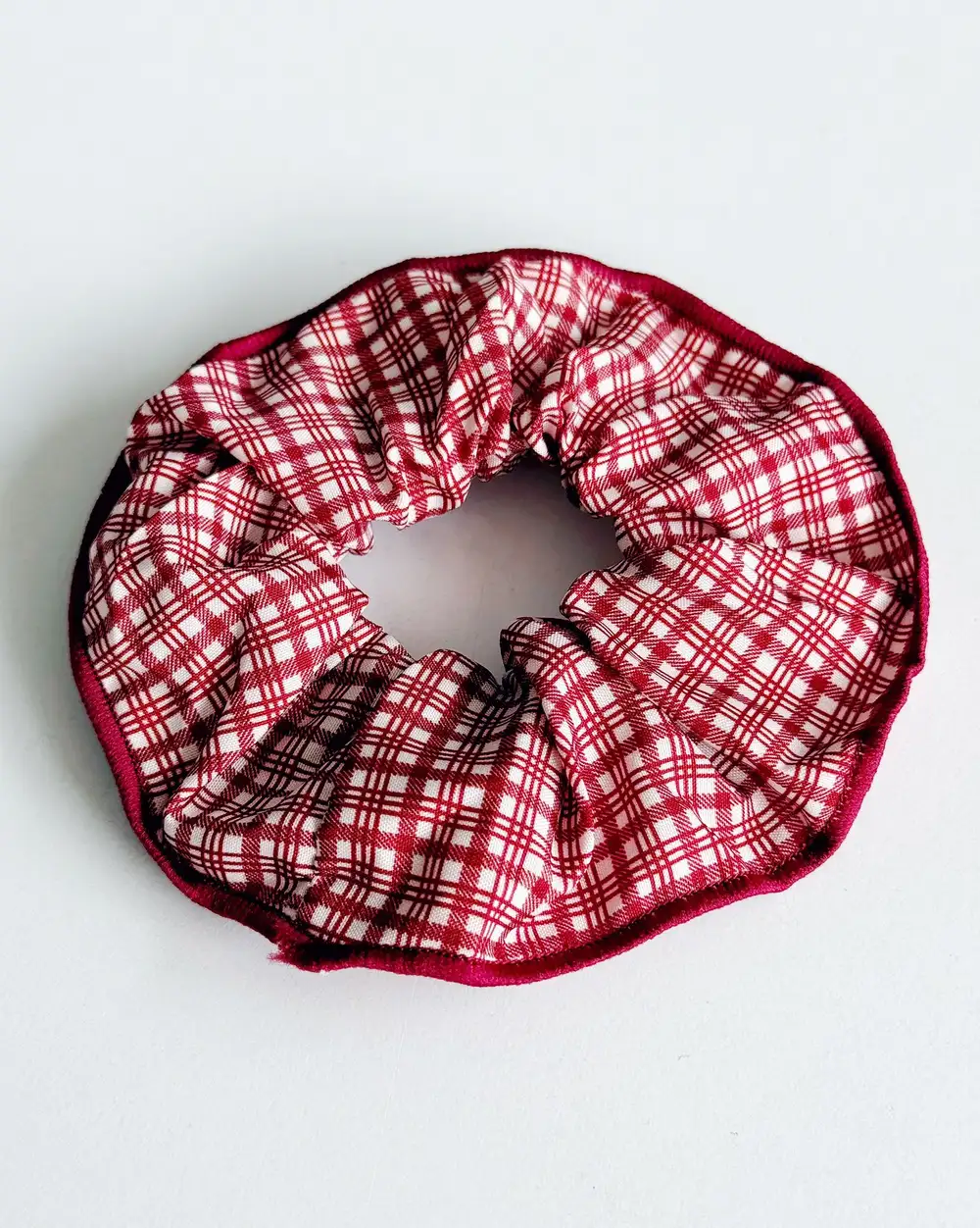 Kırmızı Ekoseli Simit Toka Scrunchie