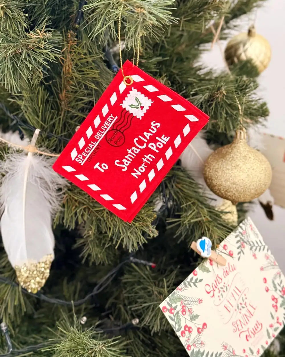 Dekoratif Yılbaşı Süsü - Kırmızı Keçe Zarf Çam Ağacı Süsü