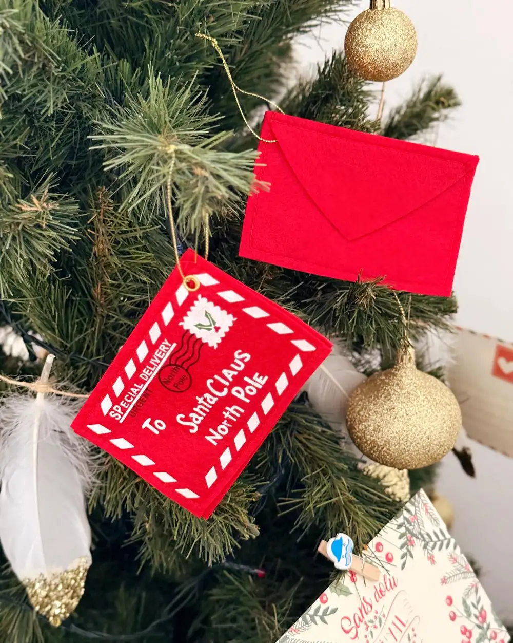 Dekoratif Yılbaşı Süsü - Kırmızı Keçe Zarf Çam Ağacı Süsü