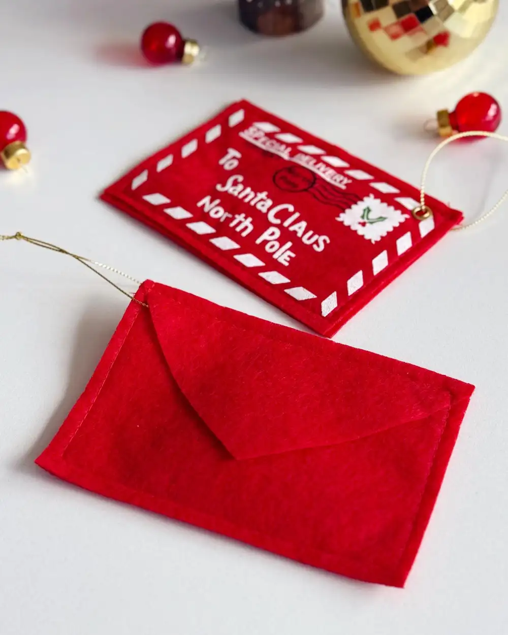 Dekoratif Yılbaşı Süsü - Kırmızı Keçe Zarf Çam Ağacı Süsü