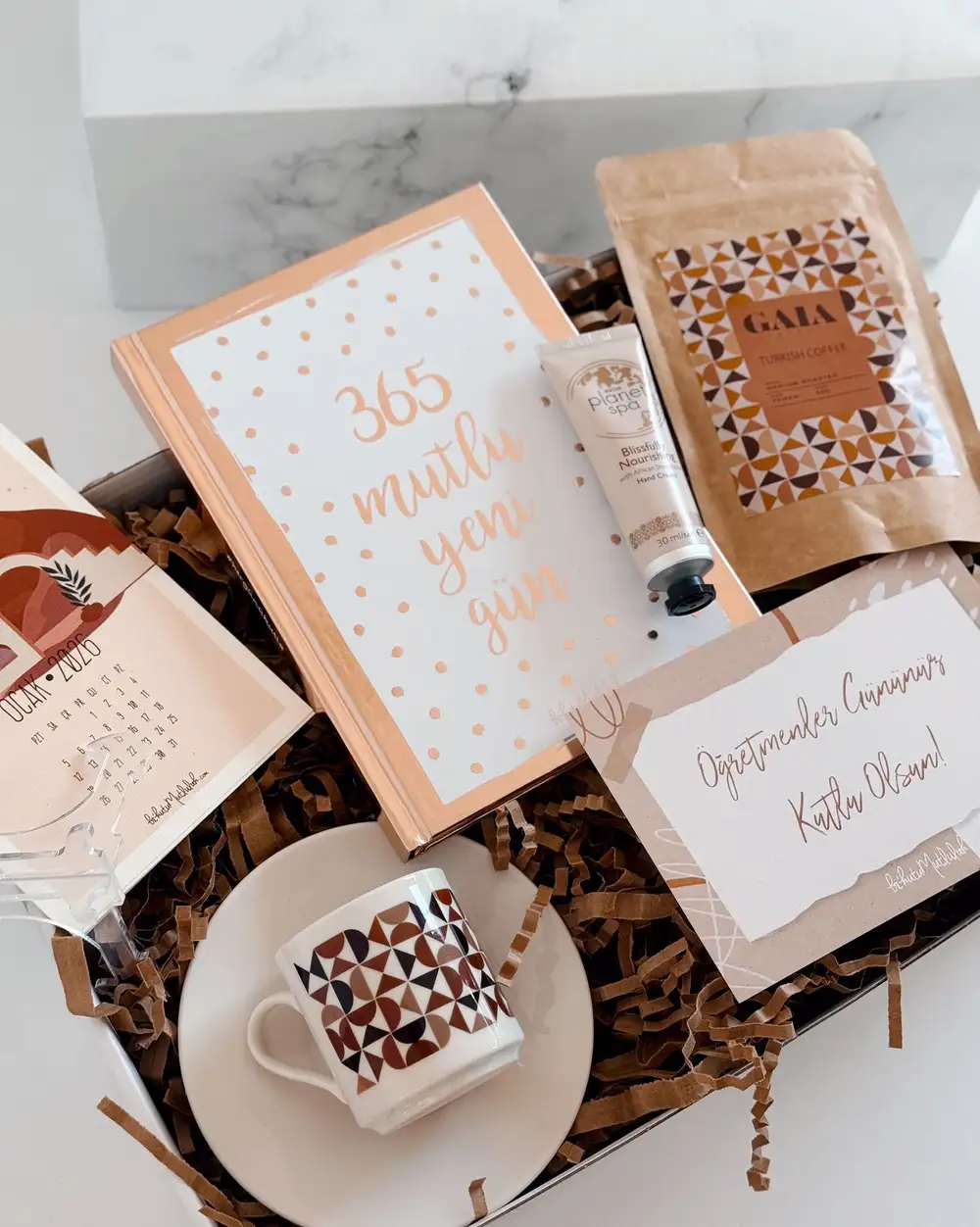 Kadın Öğretmene Şık Hediye Kutusu