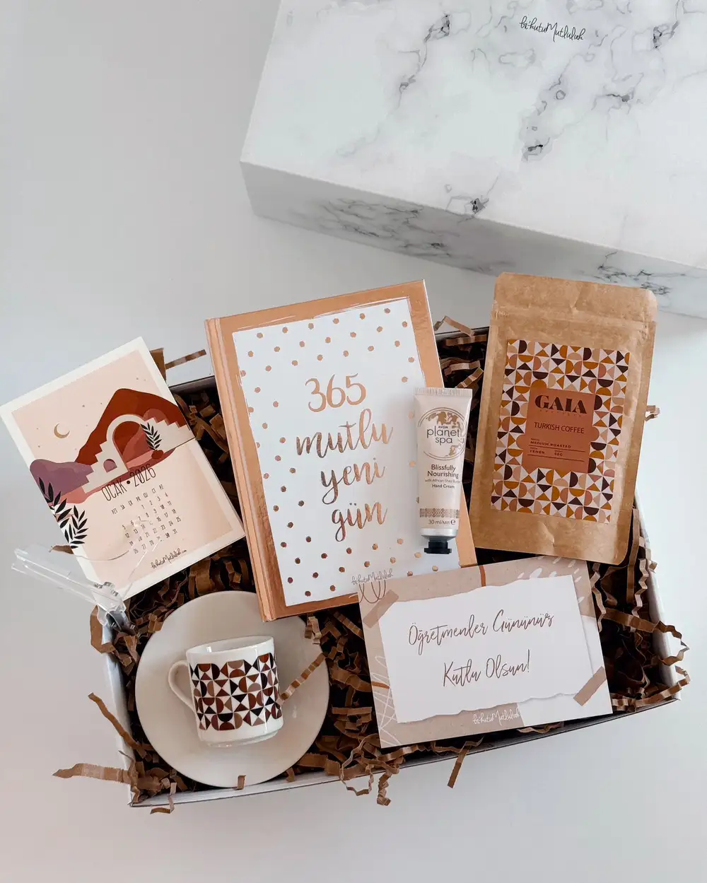 Kadın Öğretmene Şık Hediye Kutusu