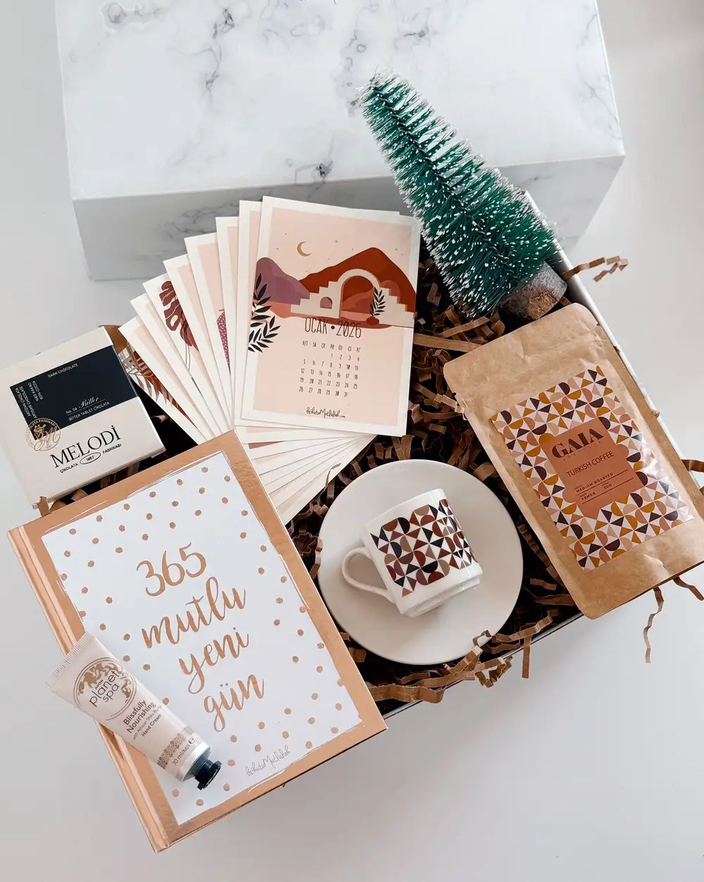 Kadına Takvimli Yılbaşı Hediye Kutusu