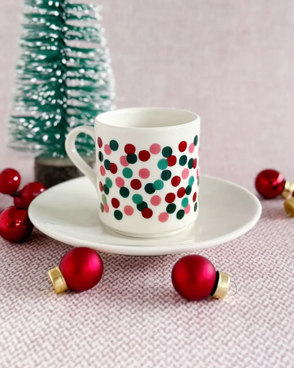 Konfeti Yılbaşı Türk Kahvesi Fincanı