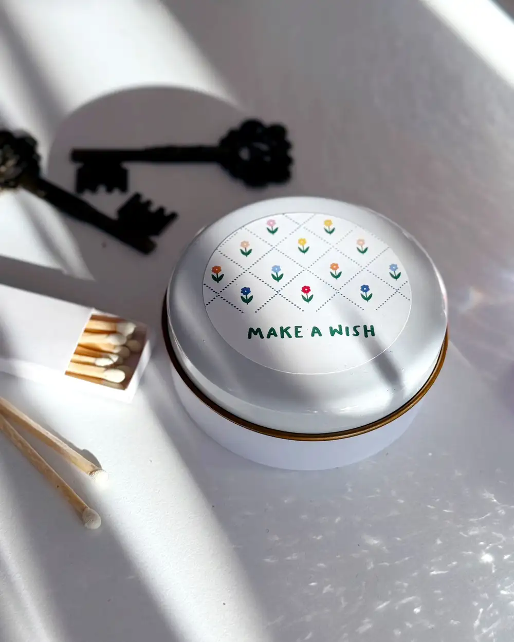 Rengarenk Çiçekli Metal Kutuda Hediyelik Mum