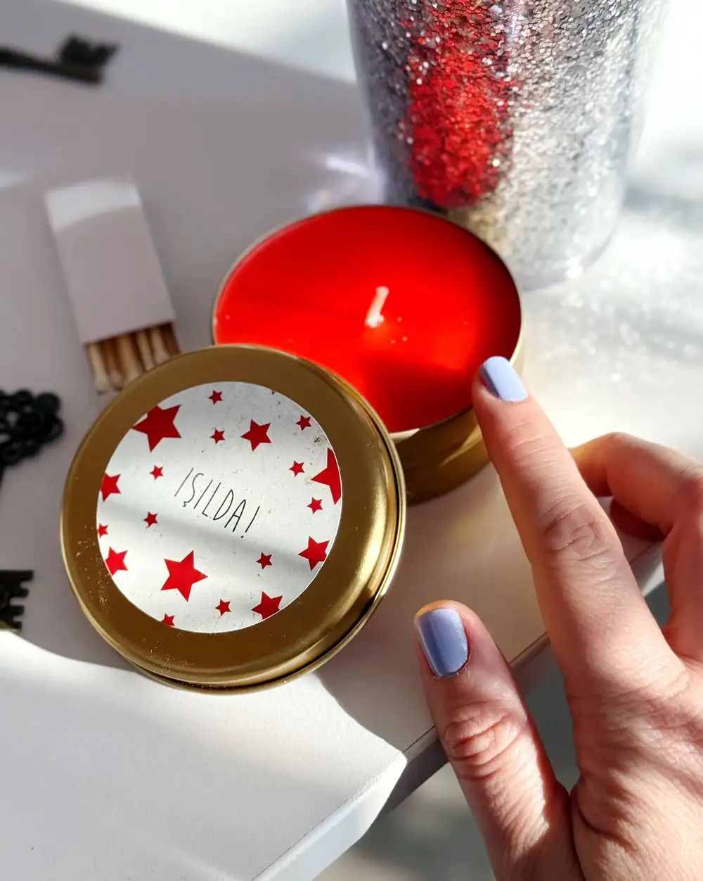 Işılda Yıldızlı Metal Kutuda Hediyelik Mum