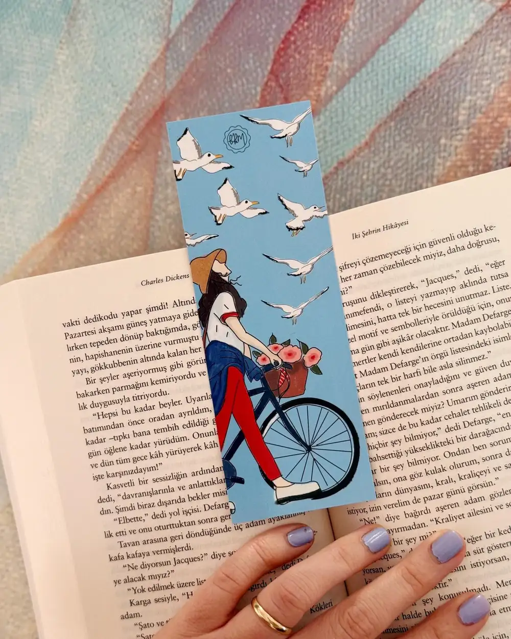 Bisikletli Kız Çizimli Kitap Ayracı