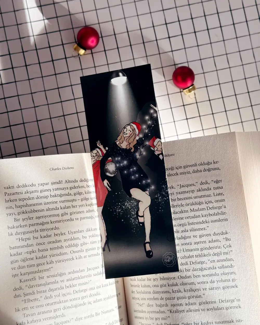 Işıltılı Yılbaşı Kız Çizimli Kitap Ayracı