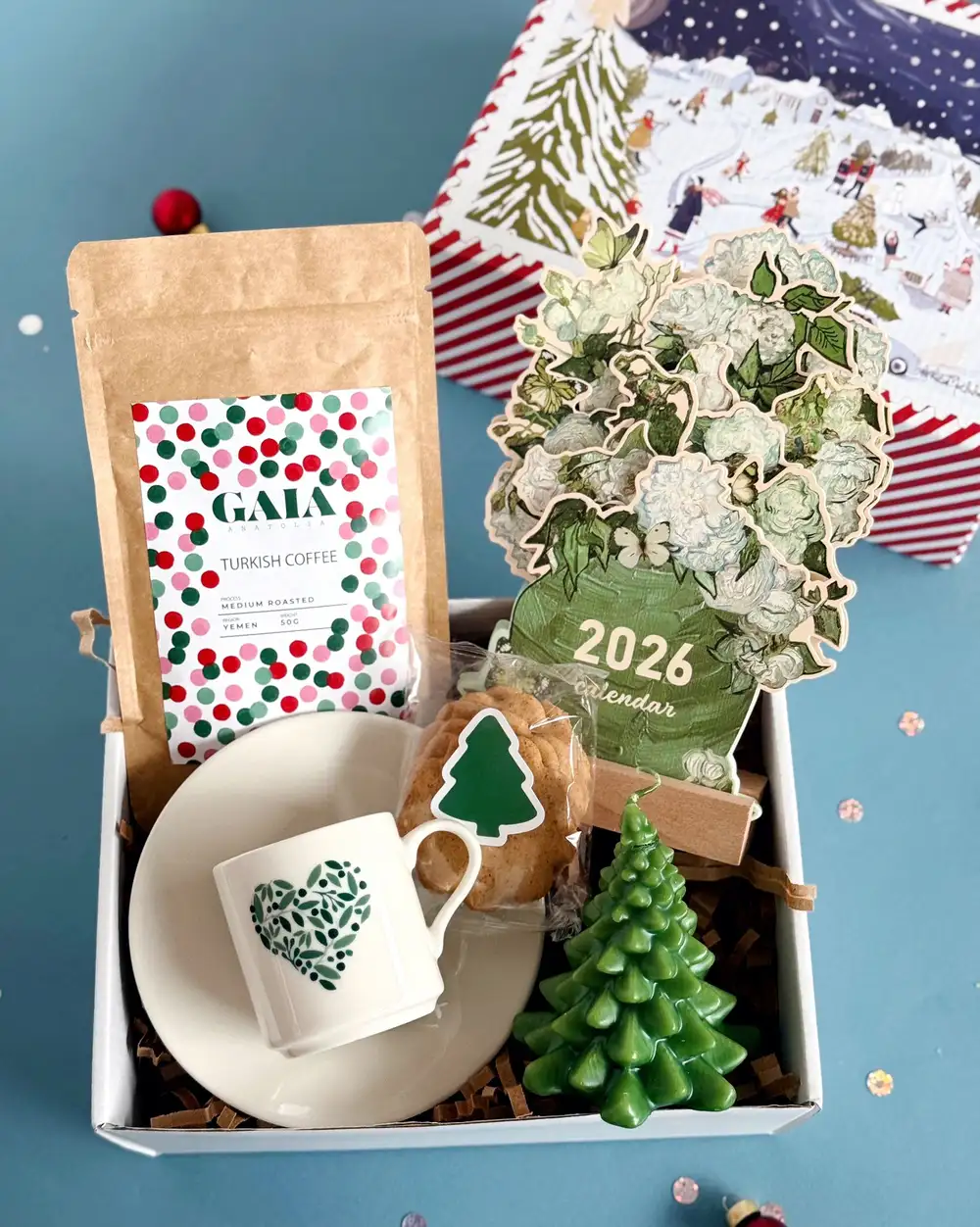 Çiçekli Takvimli Yılbaşı Hediye Kutusu