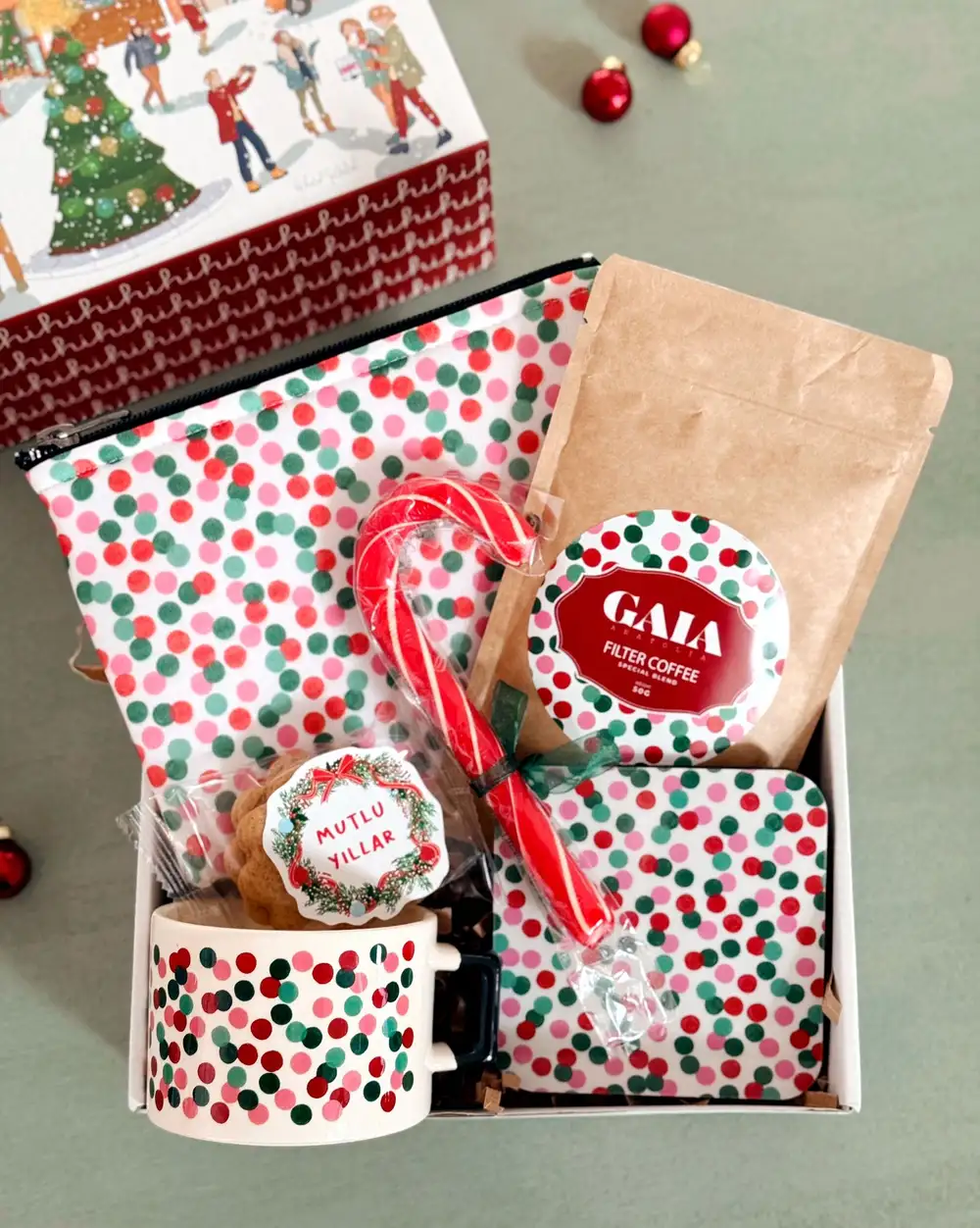 Konfetili Mutlu Eden Yılbaşı Hediye Kutusu