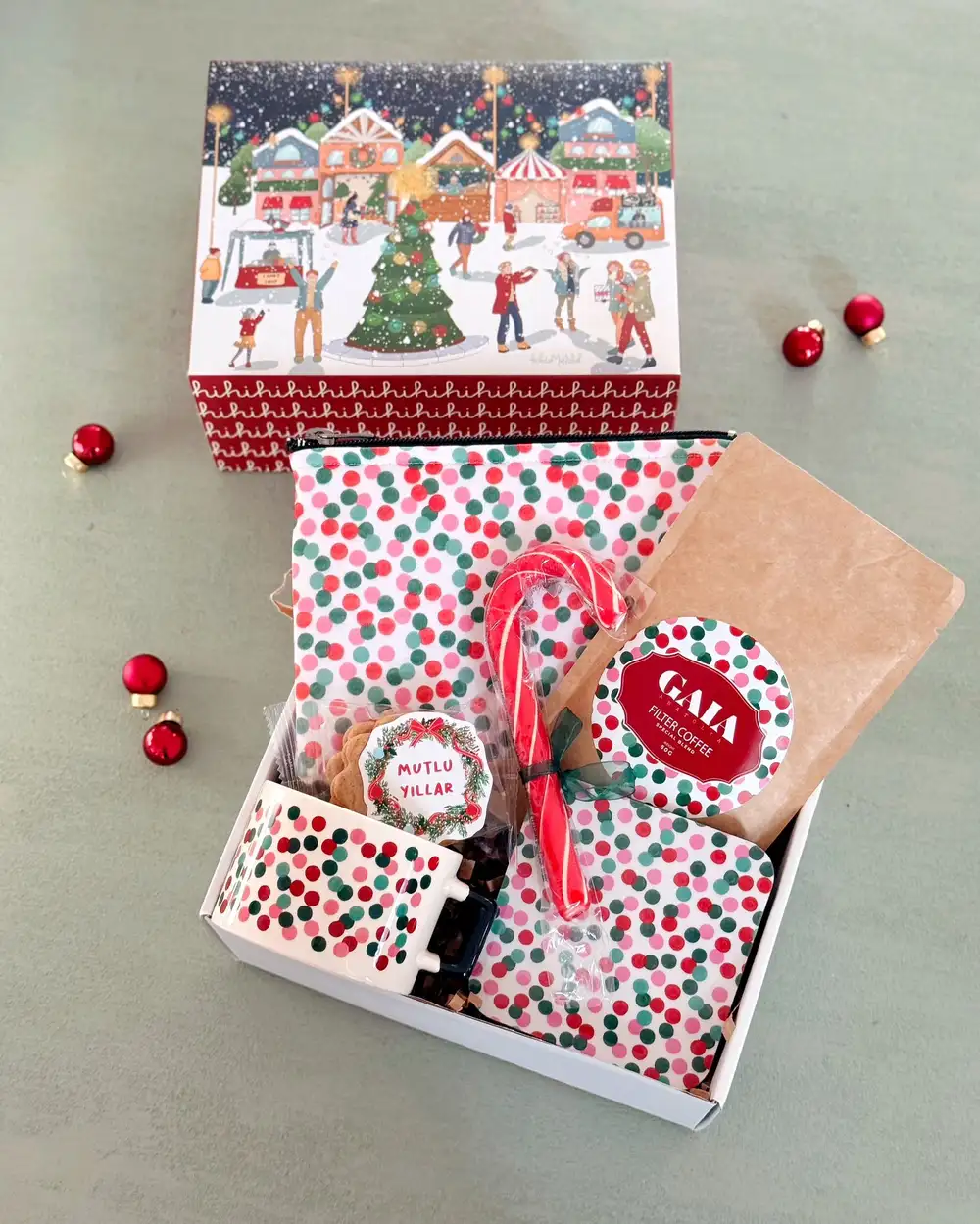 Konfetili Mutlu Eden Yılbaşı Hediye Kutusu