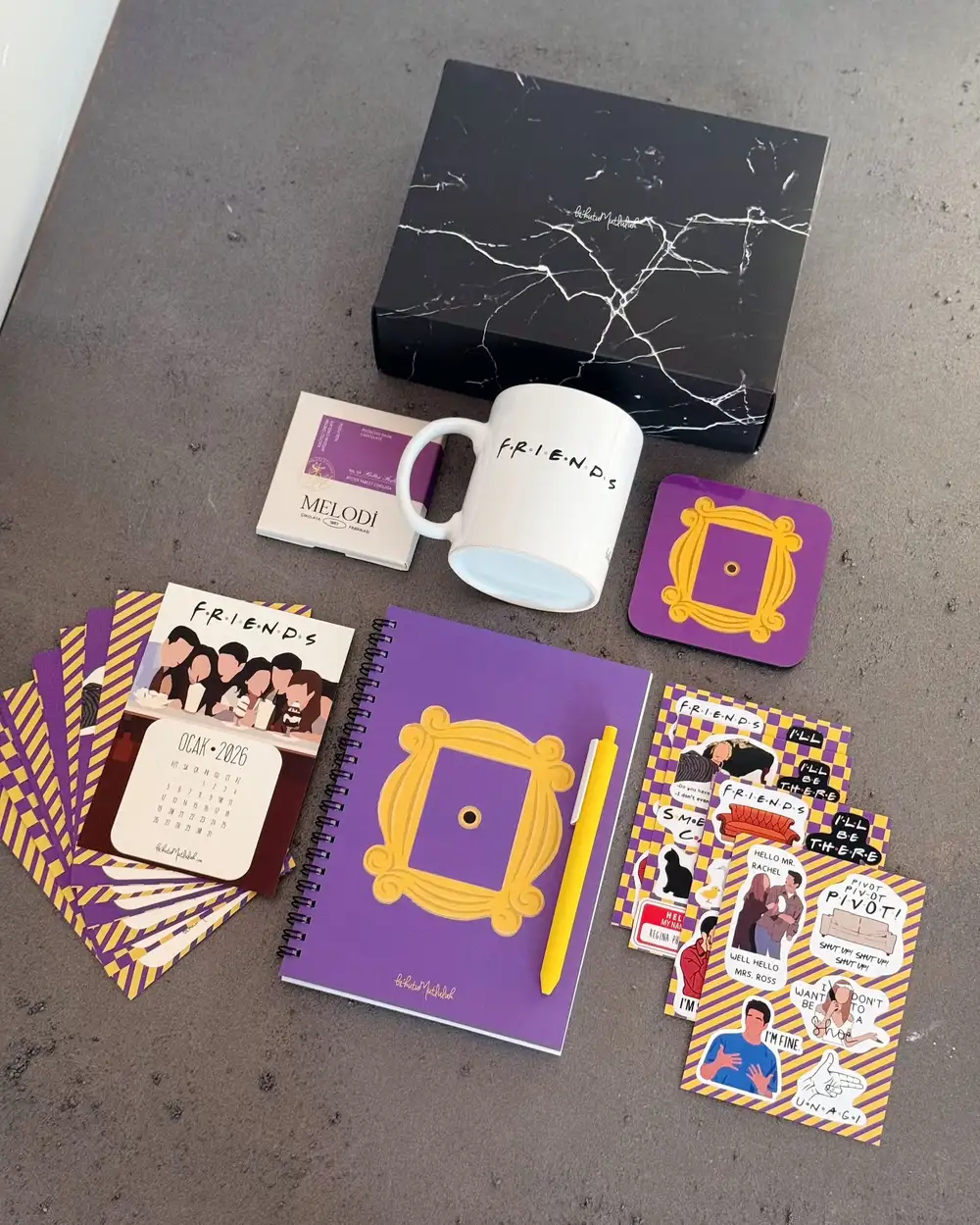 Friends Dizi Temalı Hediye Kutusu Seti