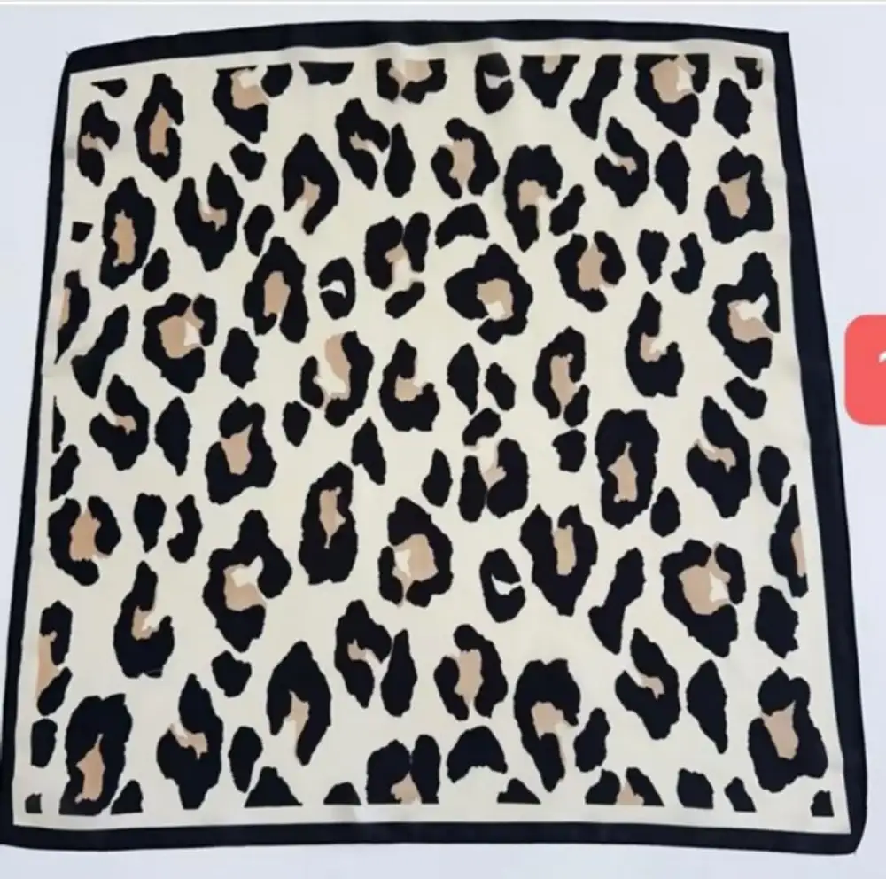 Leopar Desenli Saten Fular 70x70 cm