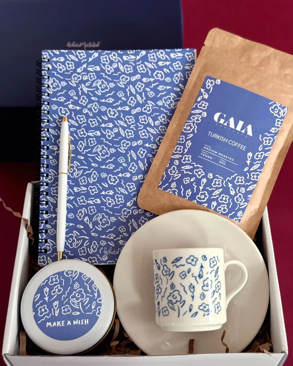 Feel Çiçekli Kadın Hediyeleri Kutusu