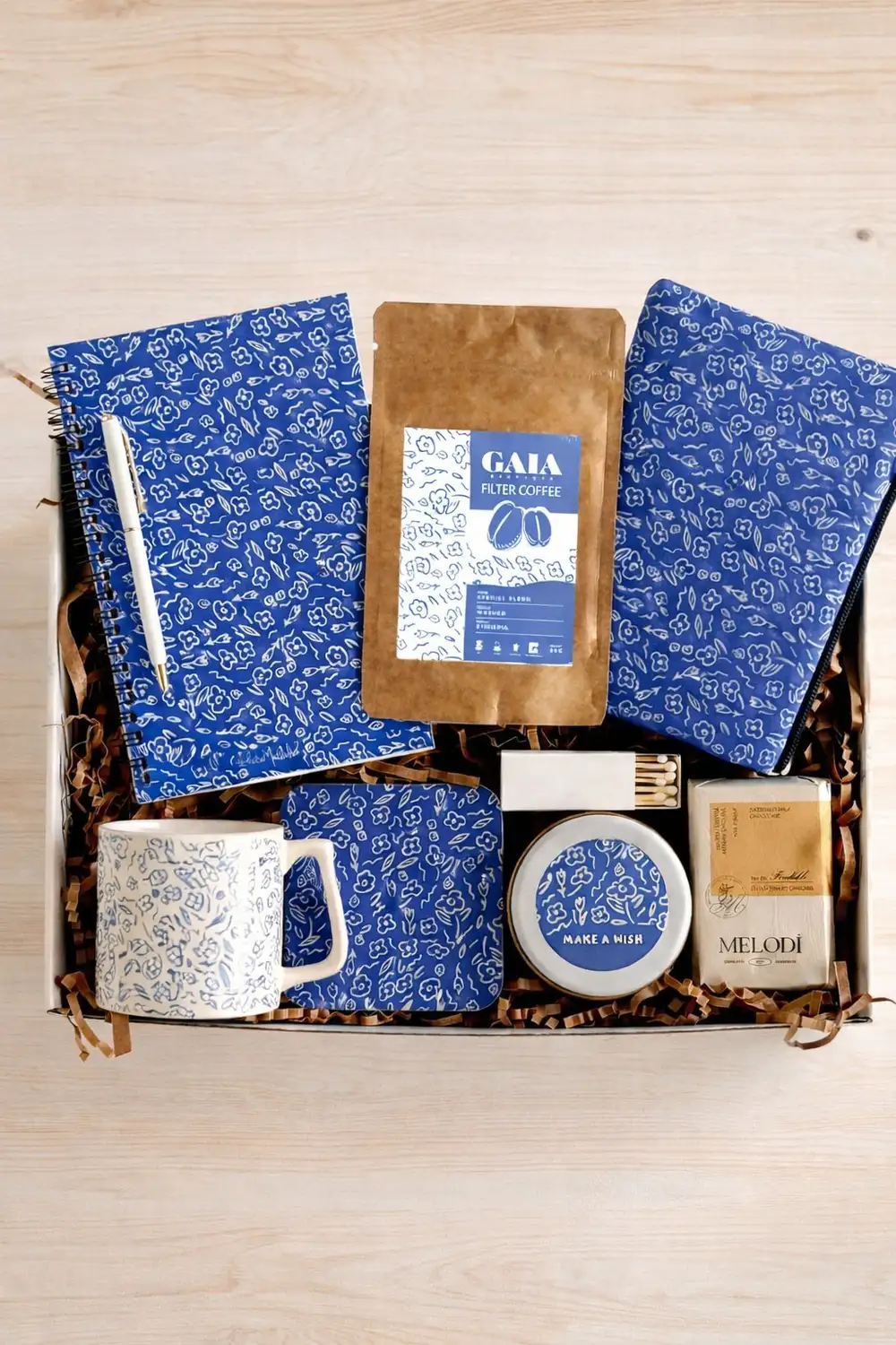 Mavi Çiçekli Hediyeler Kutusu