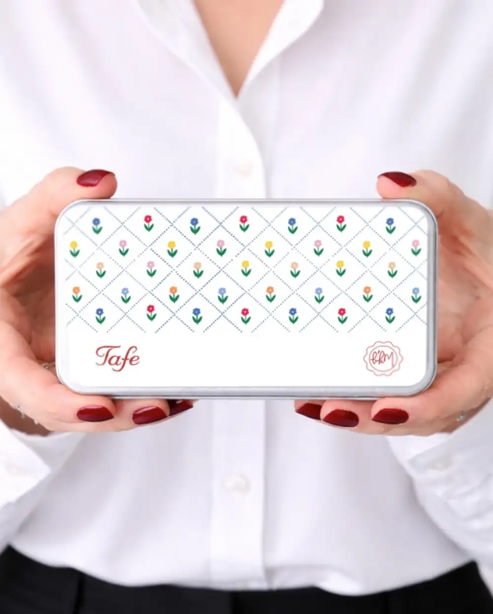 Tafe - Flower Metal Kutulu Çikolata Kaplı Fıstıklı Lokum 110 gr