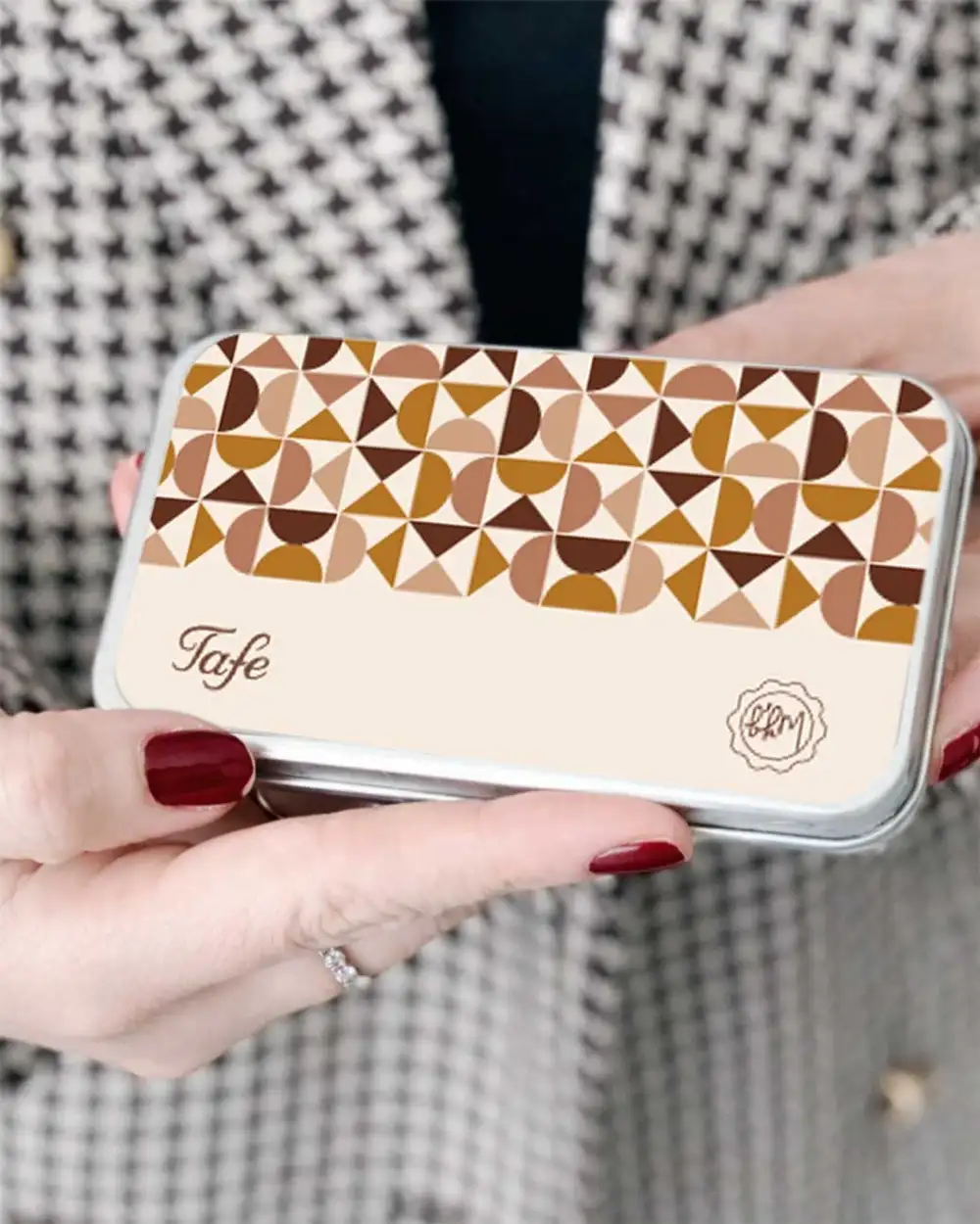 Tafe - Geometric Metal Kutulu Çikolata Kaplı Fıstıklı Lokum 110gr