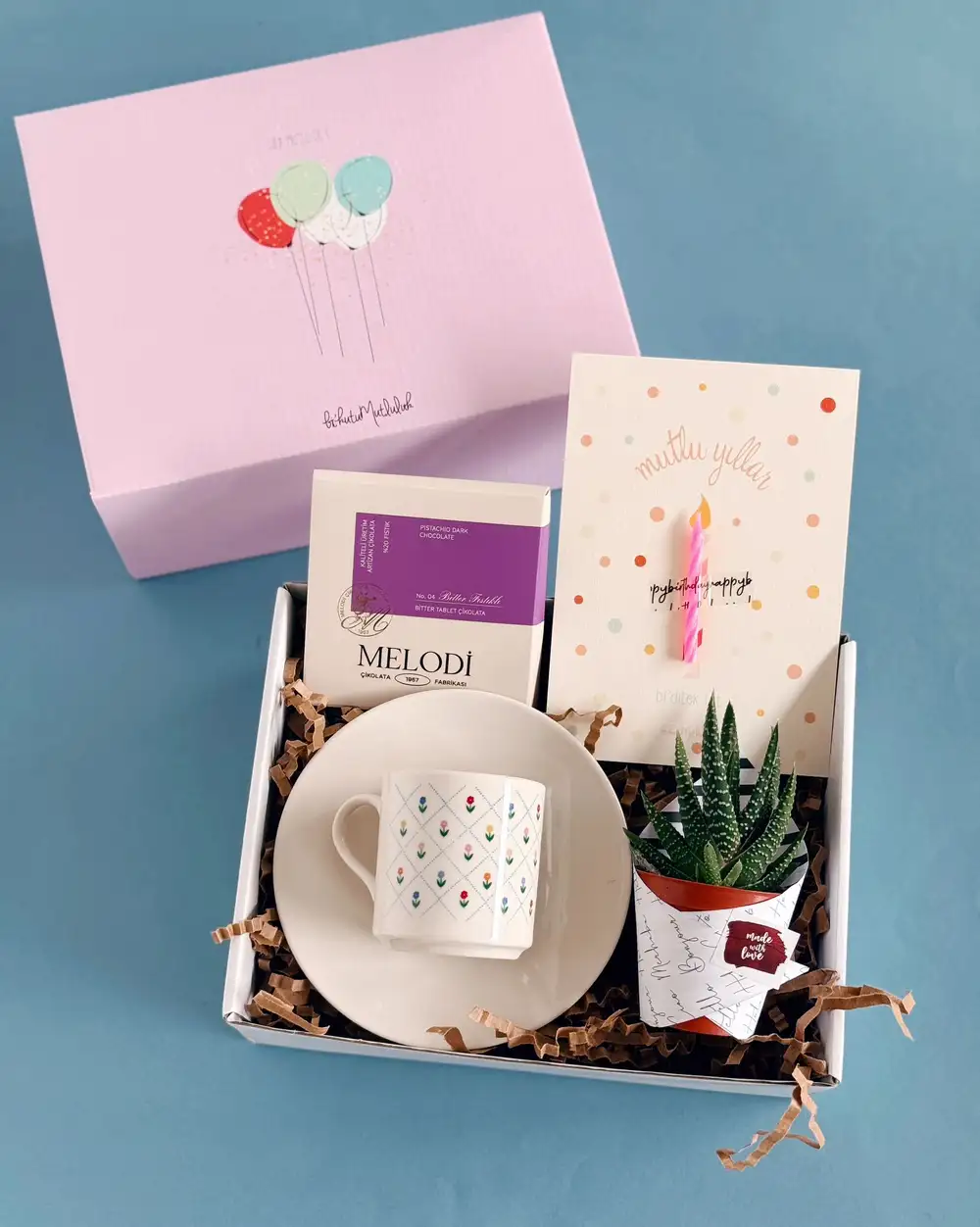 Lila Çiçekli Doğum Günü Hediyeleri Kutusu