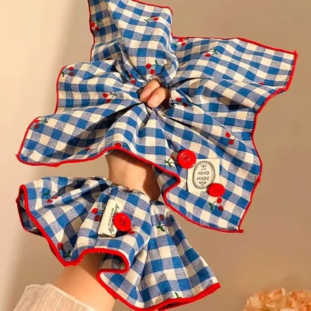 Kirazlı Düğme Detaylı Simit Toka Ekoseli Scrunchie