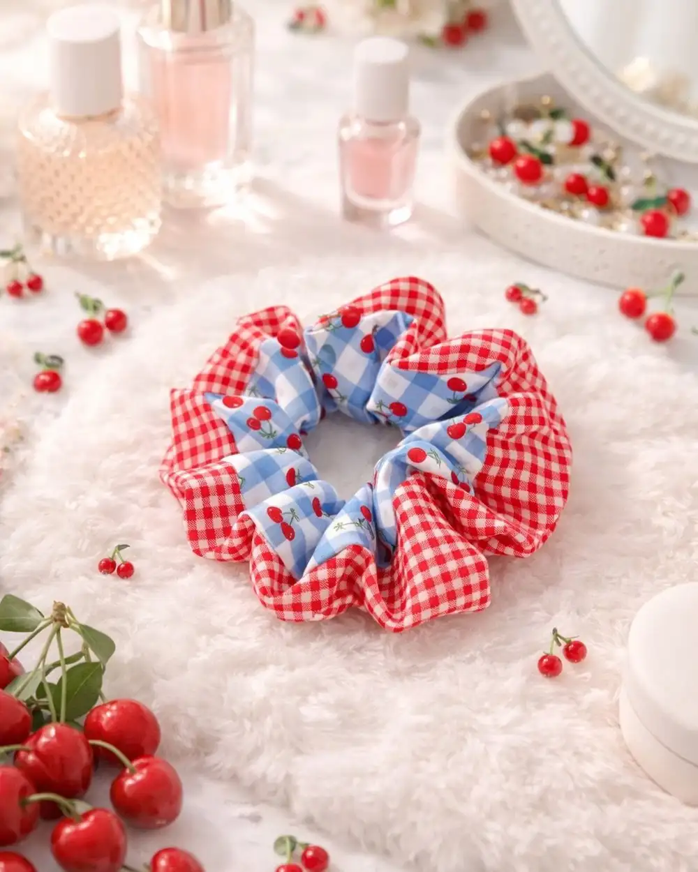 Kirazlı Pötikareli Simit Toka Scrunchie