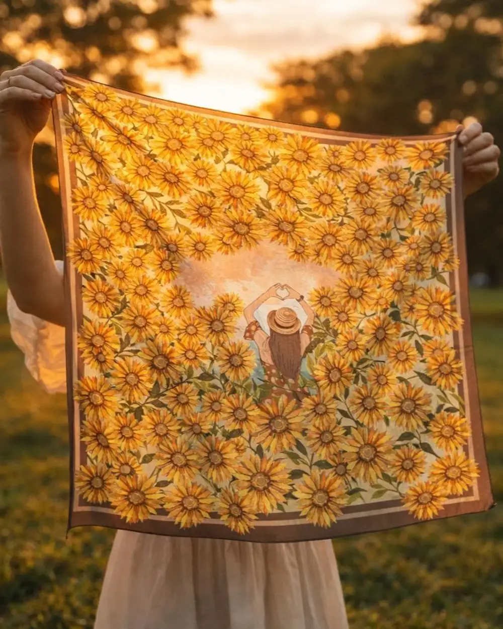 Ayçiçeği Güneşi Selamla Kız Çizimli Sarı Saten Fular