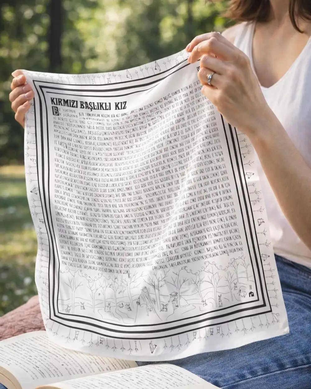 Kırmızı Başlıklı Kız Masalı Çizimli Saten Fular