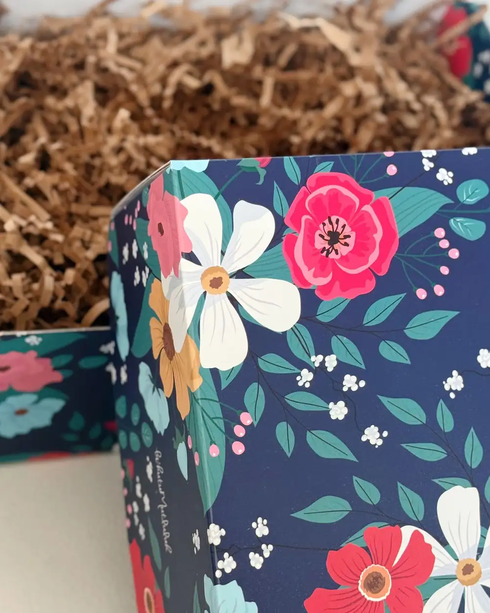 Collection Bikutumutluluk Lacivert Çiçekli Hediye Kutusu ( Boş Hediye Kutusu )