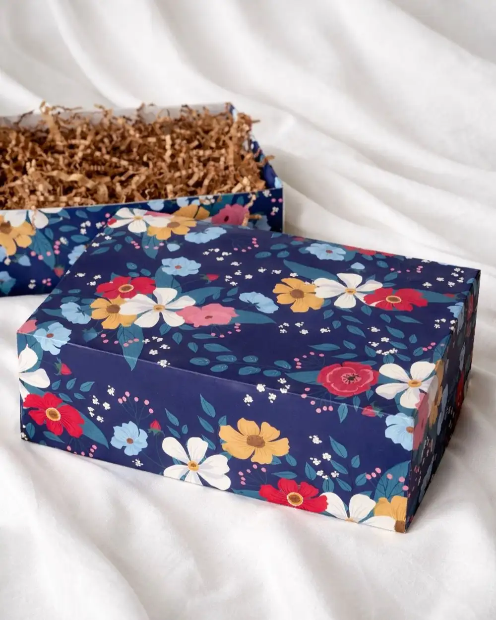 Collection Bikutumutluluk Lacivert Çiçekli Hediye Kutusu ( Boş Hediye Kutusu )