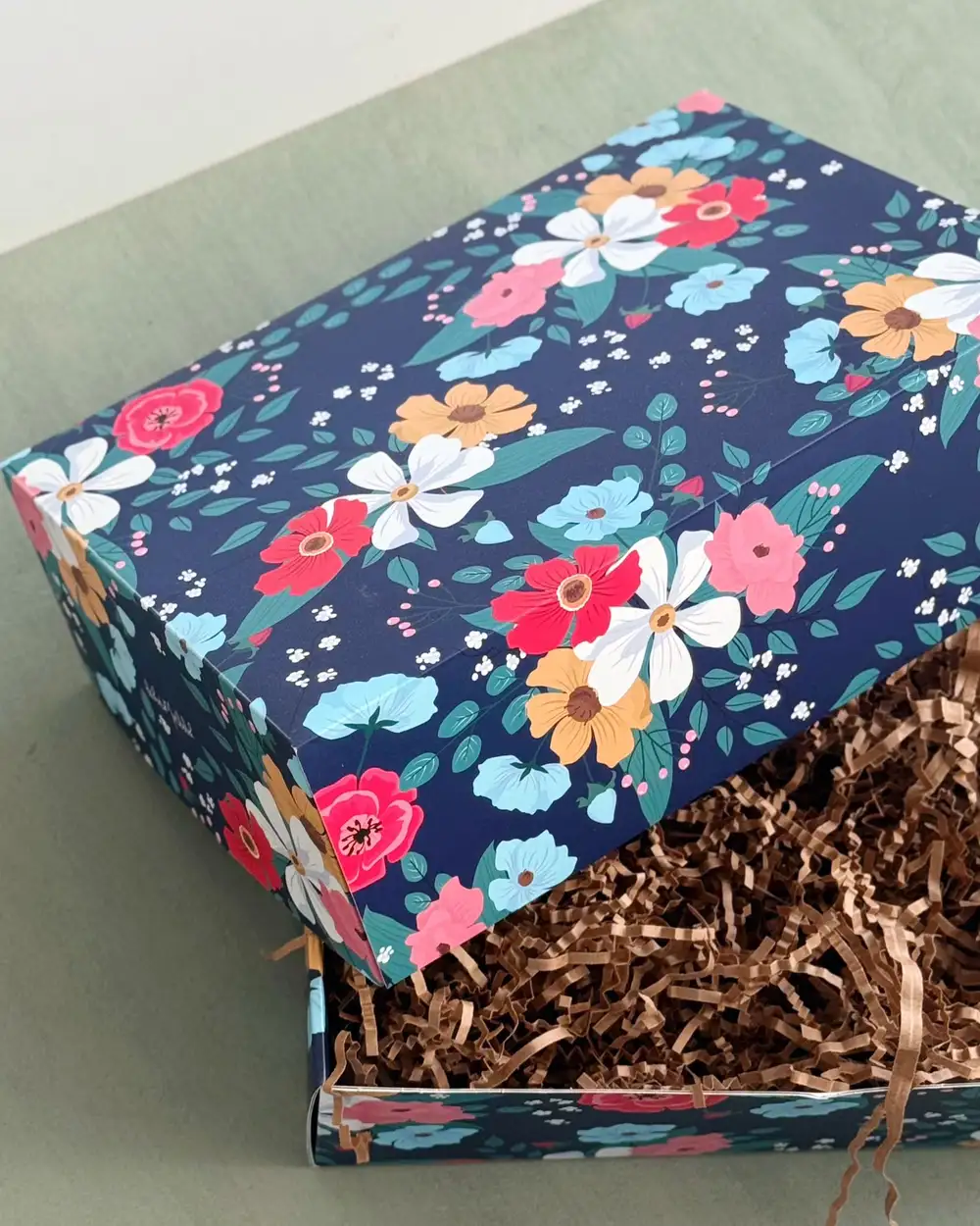 Collection Bikutumutluluk Lacivert Çiçekli Hediye Kutusu ( Boş Hediye Kutusu )