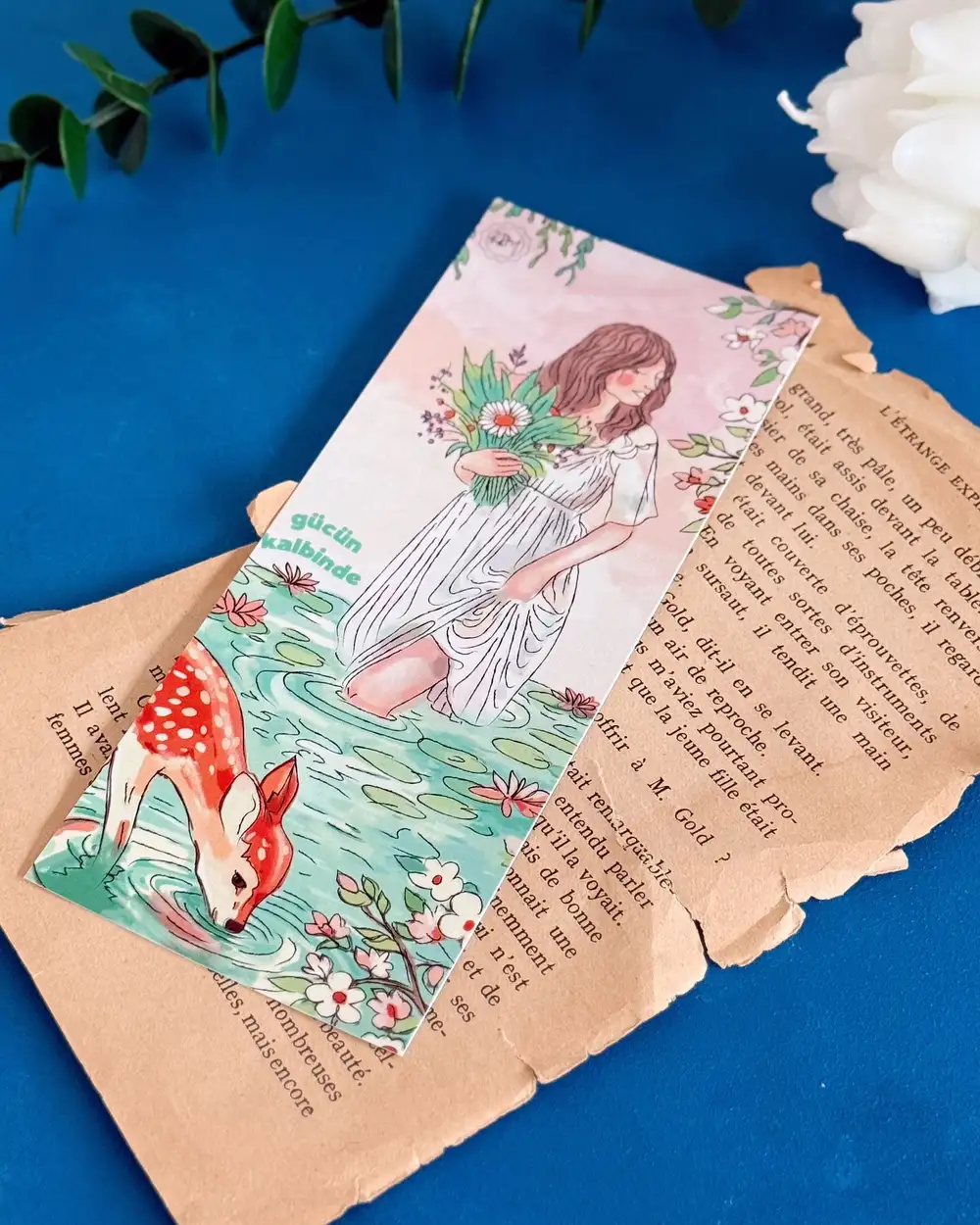 Zarif Kız Çizimli Kalpten Kitap Ayracı