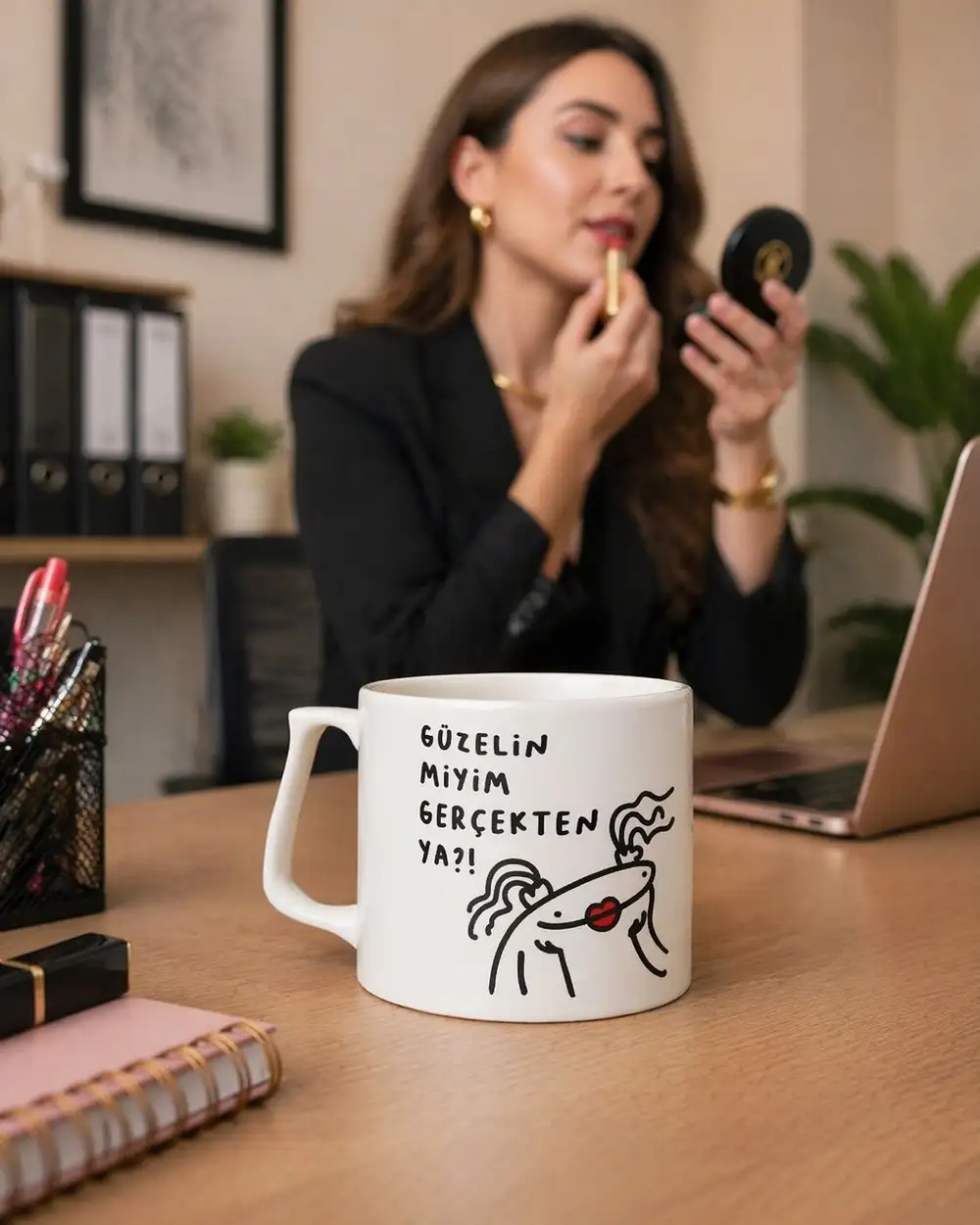 Güzelin Miyim Gerçekten Kupa Bardak