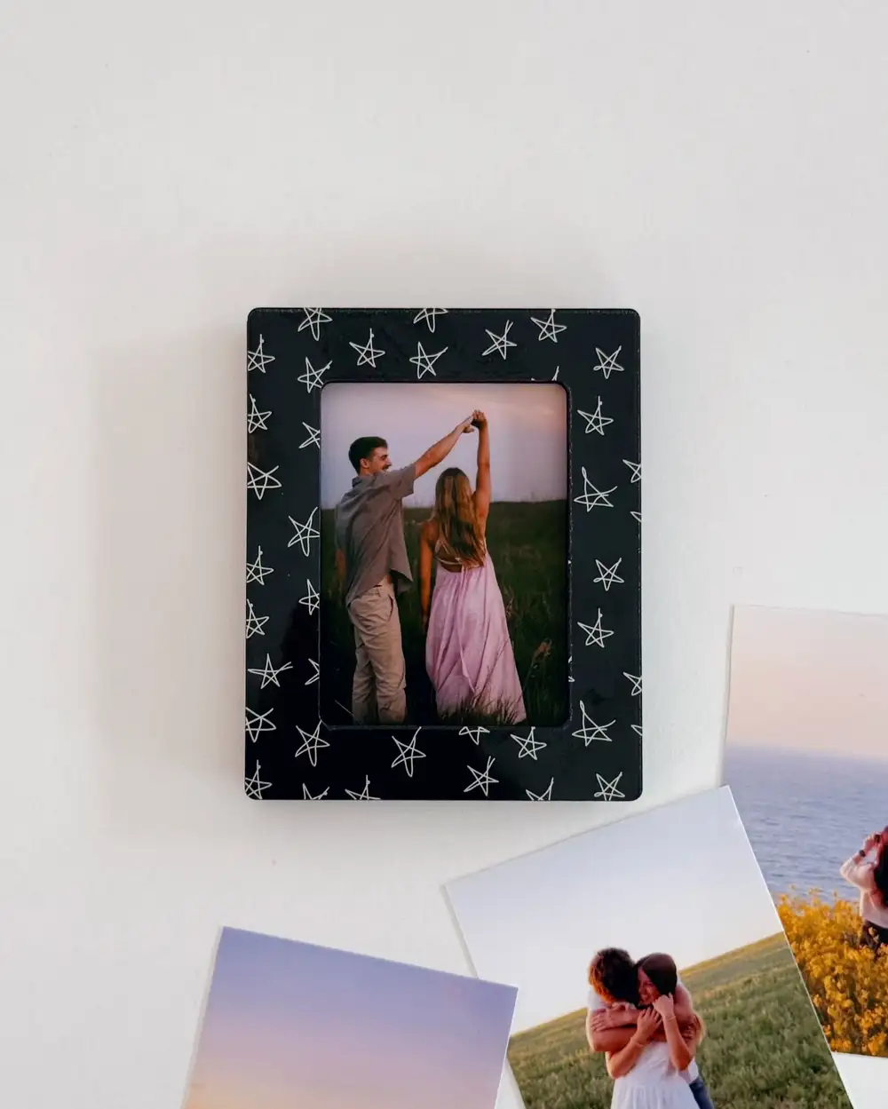 Yıldızlı Magnet Çerçeve Ve Kişiye Özel 4'lü Mini Fotoğraf Baskısı 6x9 cm